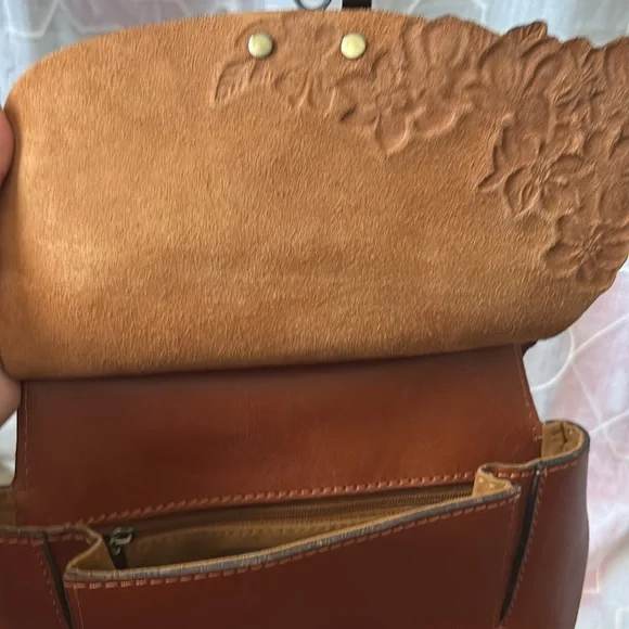 Patricia Nash Veneto Leather Crossbody with Tooled Front Flap Design - Picture 13 of 16